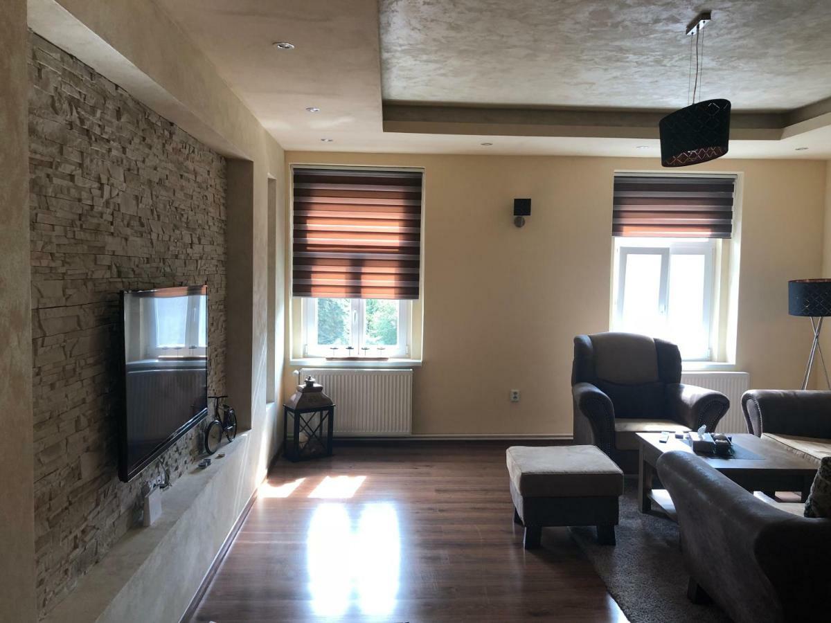 マリアーンスケー・ラーズニェLili Apartmanアパートメント エクステリア 写真