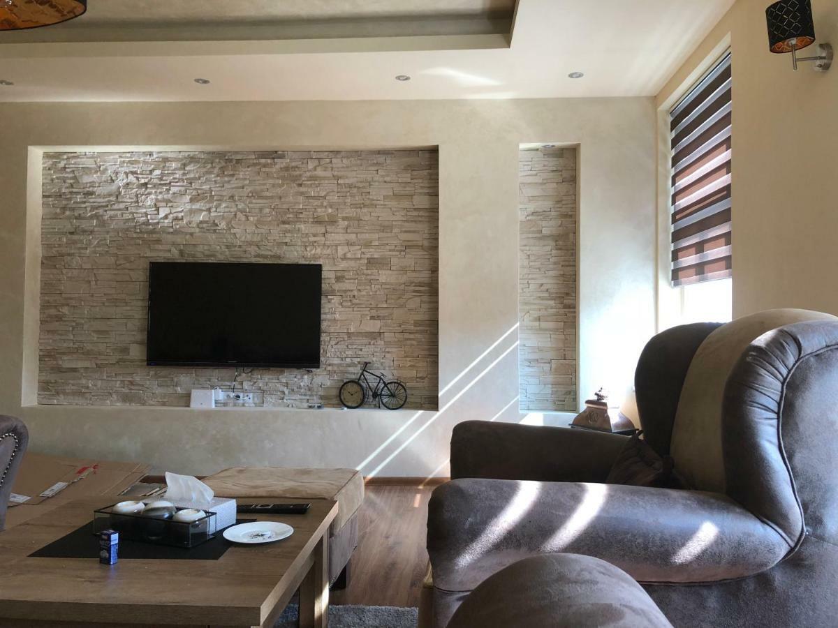 マリアーンスケー・ラーズニェLili Apartmanアパートメント エクステリア 写真