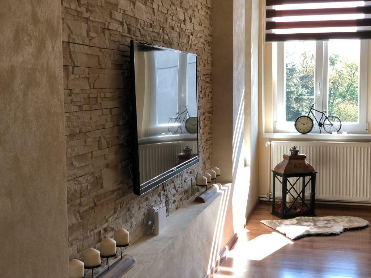 マリアーンスケー・ラーズニェLili Apartmanアパートメント エクステリア 写真
