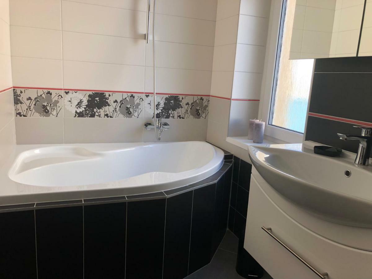 マリアーンスケー・ラーズニェLili Apartmanアパートメント エクステリア 写真