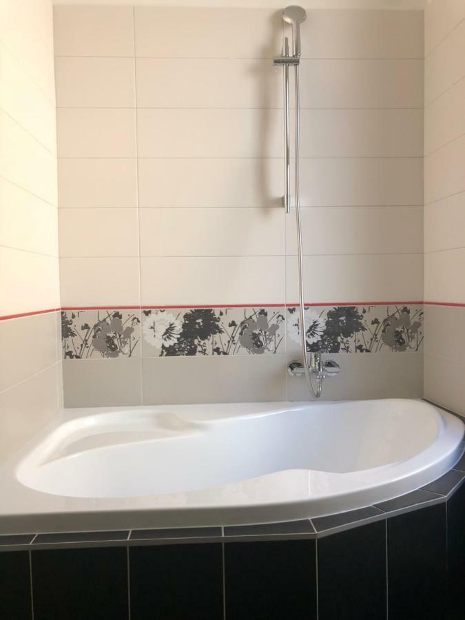 マリアーンスケー・ラーズニェLili Apartmanアパートメント エクステリア 写真