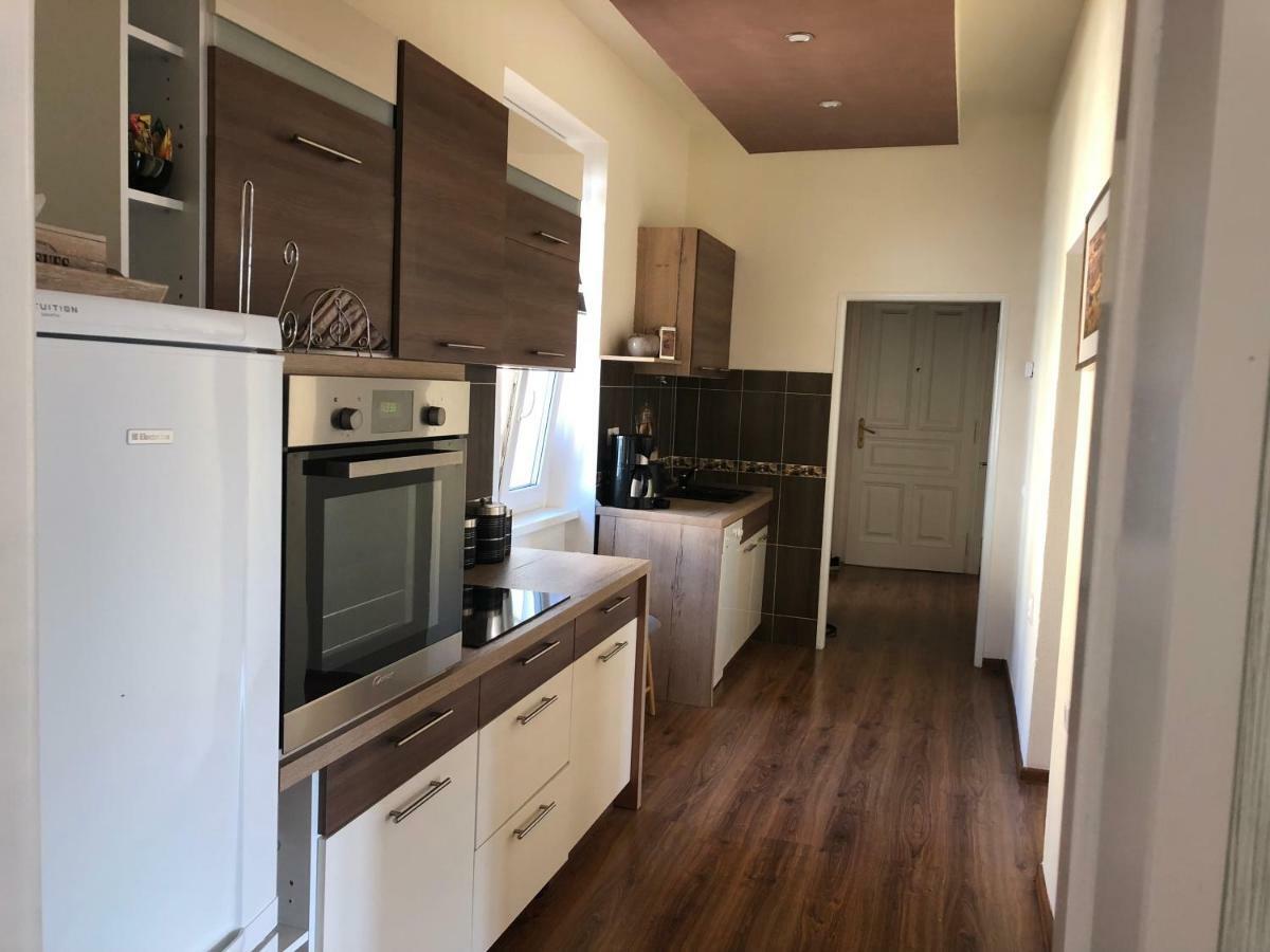 マリアーンスケー・ラーズニェLili Apartmanアパートメント エクステリア 写真