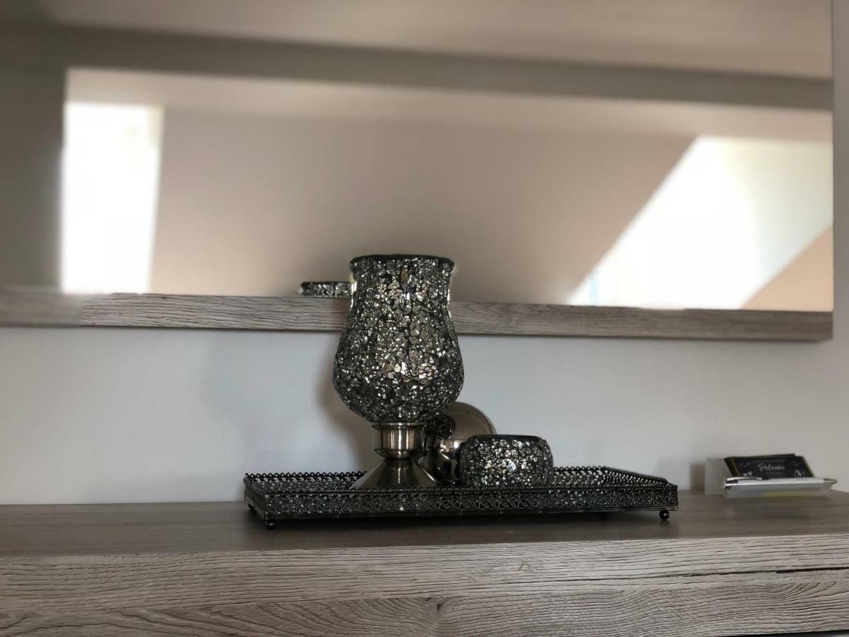 マリアーンスケー・ラーズニェLili Apartmanアパートメント エクステリア 写真